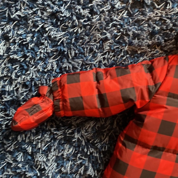 Baby gap snow suit with gloves and footies - Picture 2 of 6